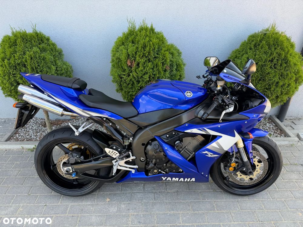 Yamaha R1 - 4