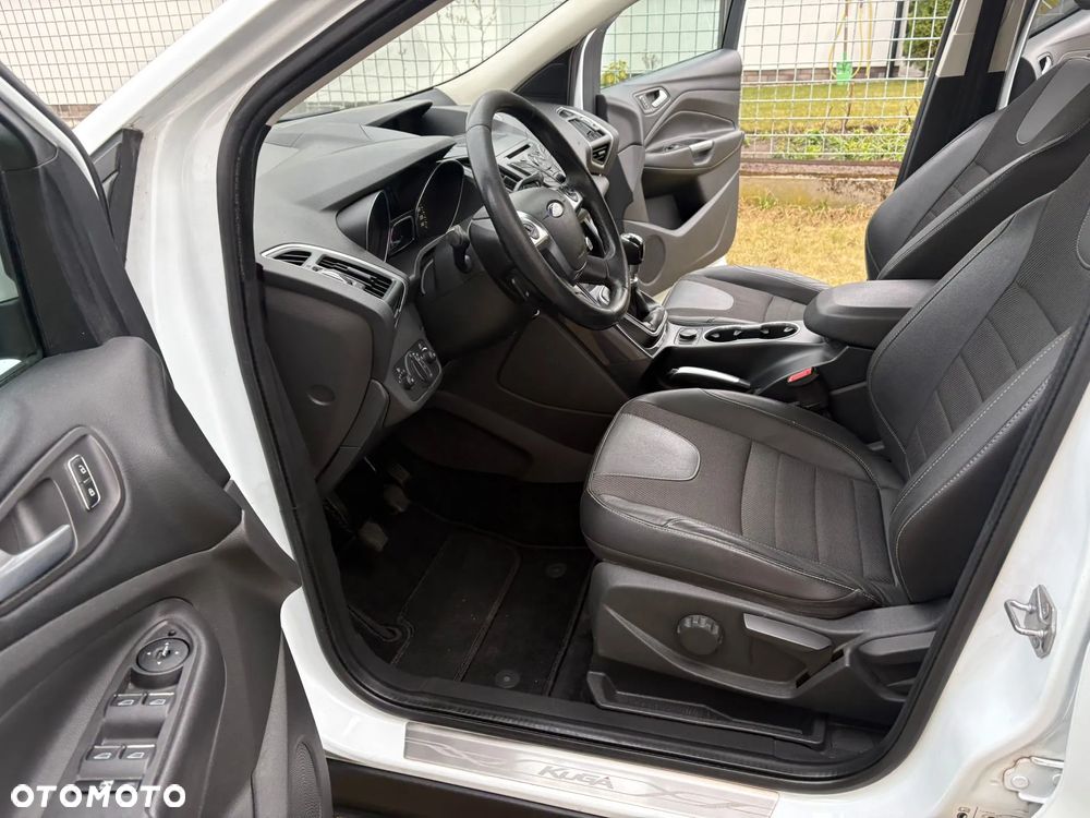 Ford Kuga 2.0 TDCi 2x4 Titanium - 12