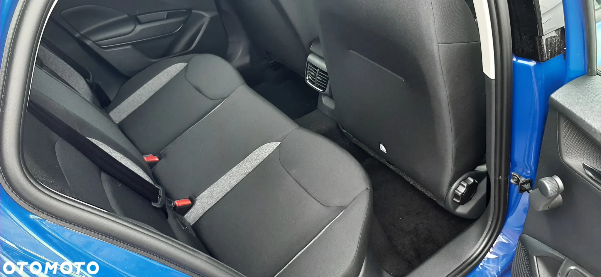 Skoda Fabia 1.0 Essence - 10