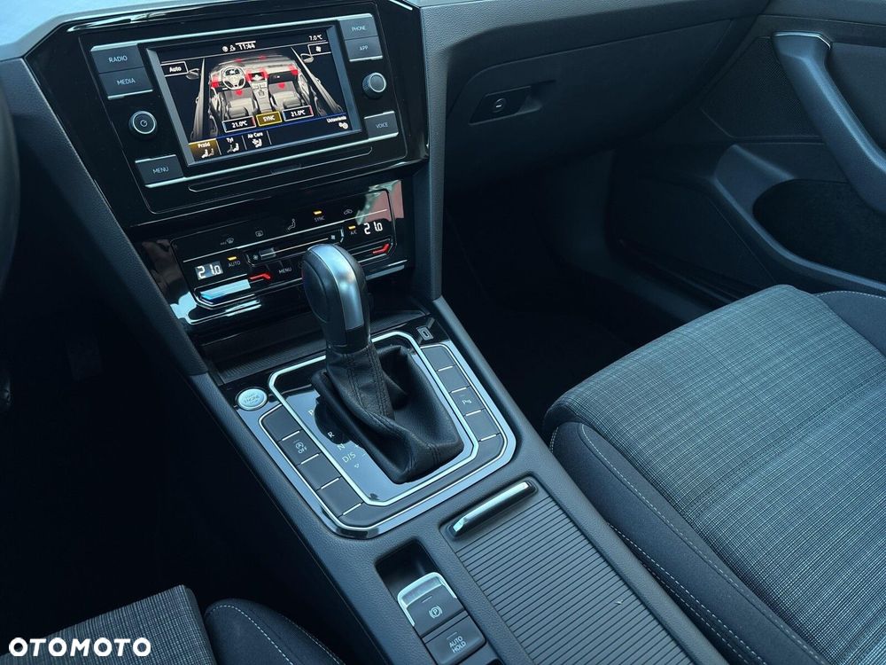 Volkswagen Passat - 21