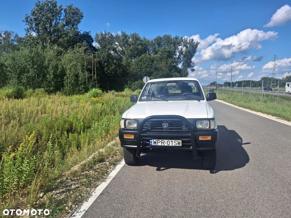 Toyota Hilux 4WD DLX - 4