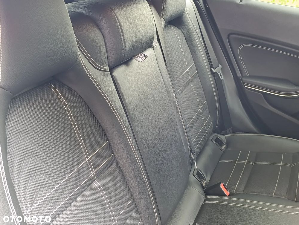 Mercedes-Benz GLA 220 d 4Matic 7G-DCT - 20