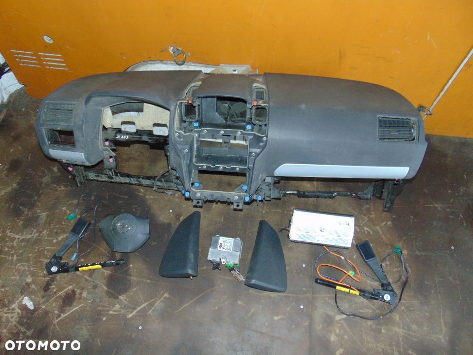 Deska rozdzielcza konsola poduszki napinacze Opel Zafira 2 II B - 1