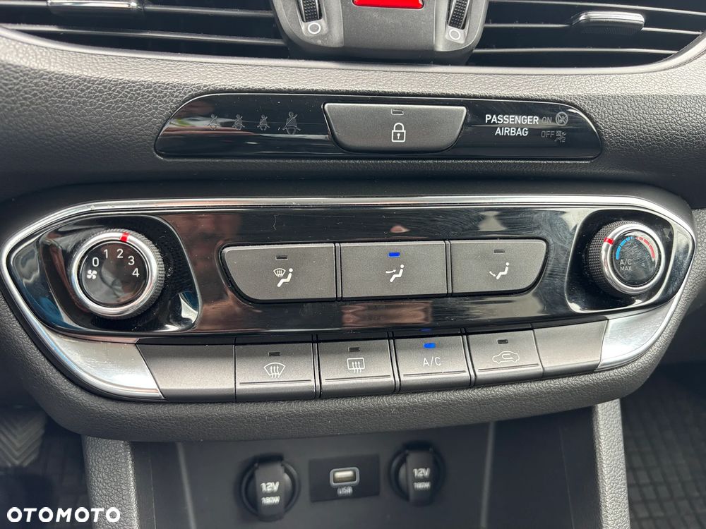 Hyundai i30 1.6 D Classic + - 23