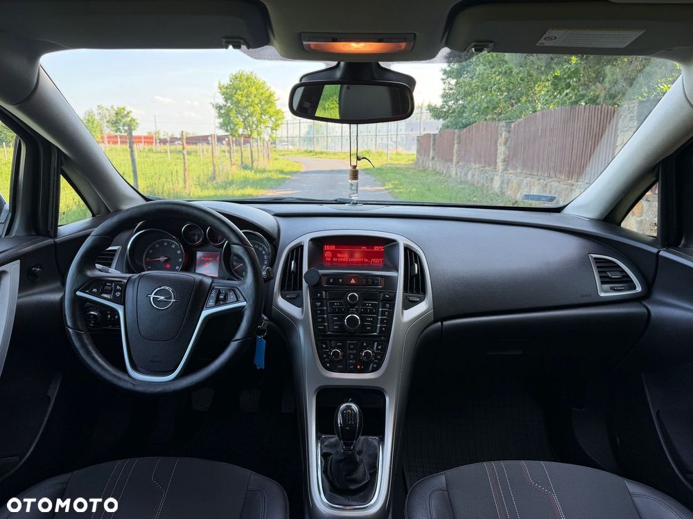 Opel Astra 1.4 Turbo 150 Jahre - 18
