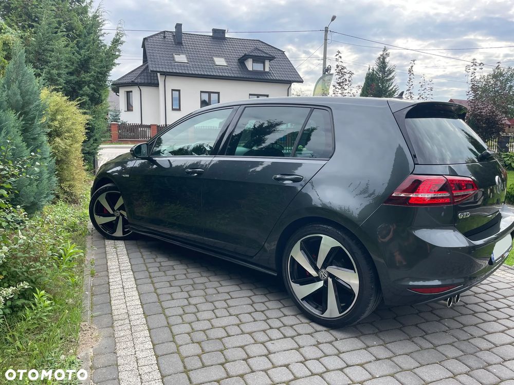 Volkswagen Golf - 23