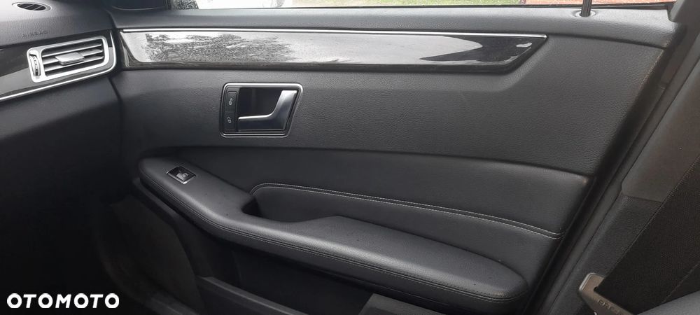 Mercedes-Benz Klasa E 220 BlueTEC 4-Matic Classic - 13
