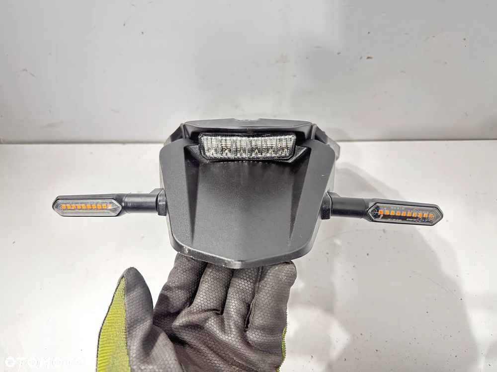 Błotnik tył lampa Mondial 125 HPS 20-23r. - 5