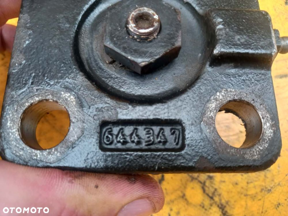 Czop sworzeń przedniej osi Deutz Fahr Agrotron 180.7 - 9