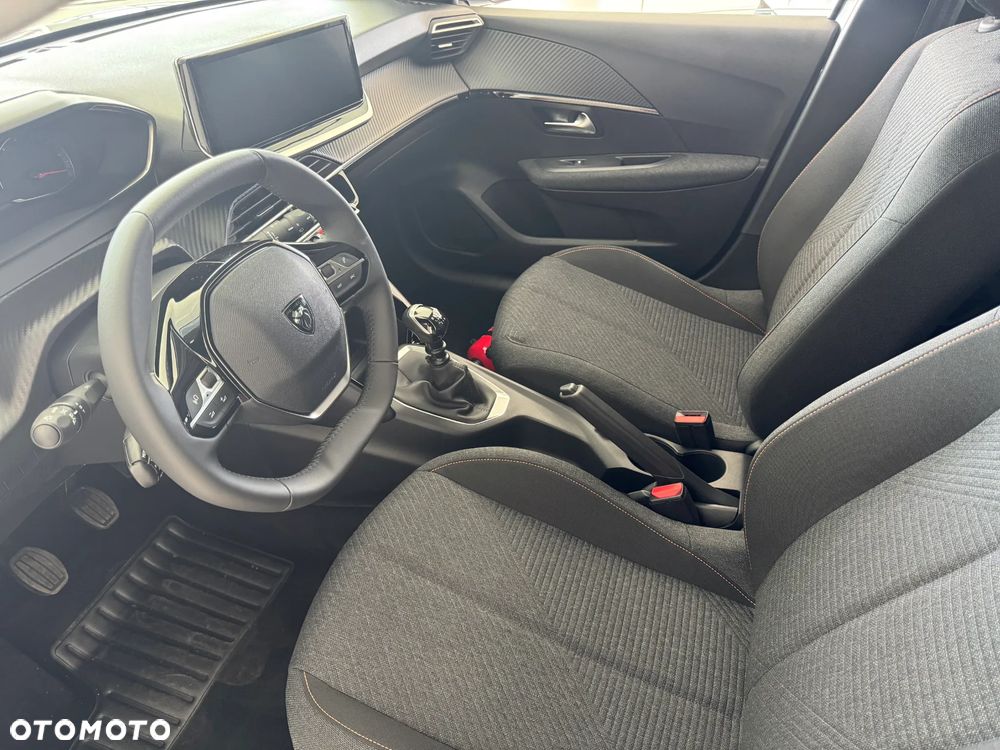 Peugeot 208 - 13