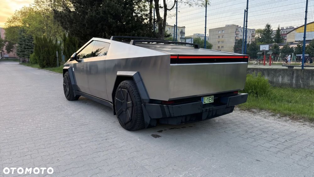 Tesla Cybertruck - 4