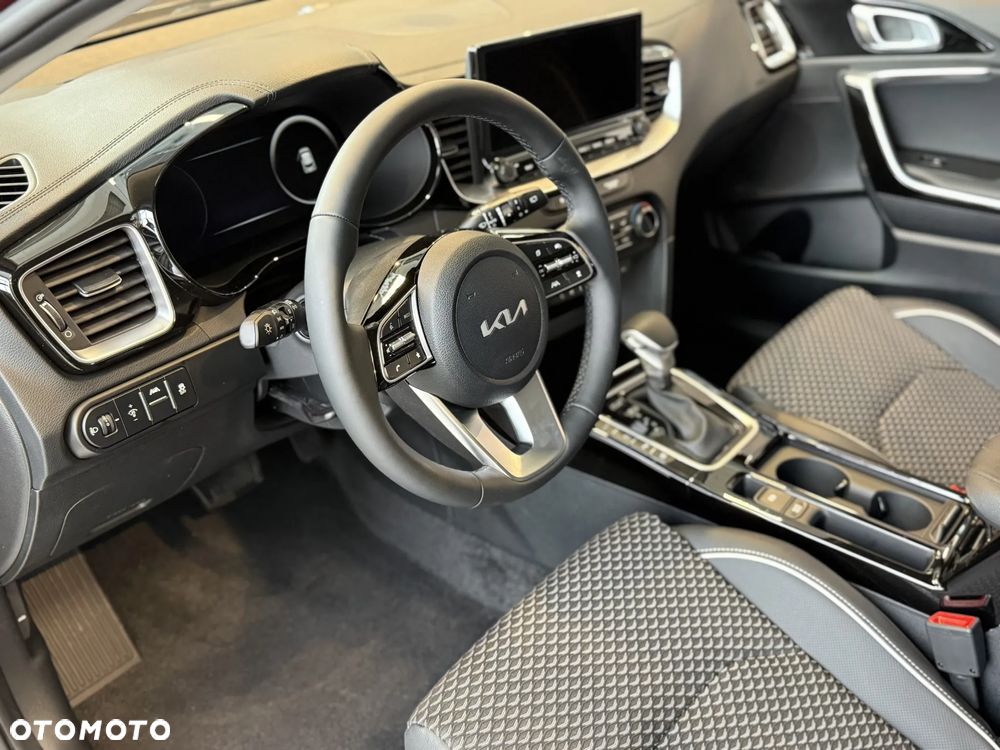 Kia XCeed 1.6 T-GDI Business Line DCT - 13