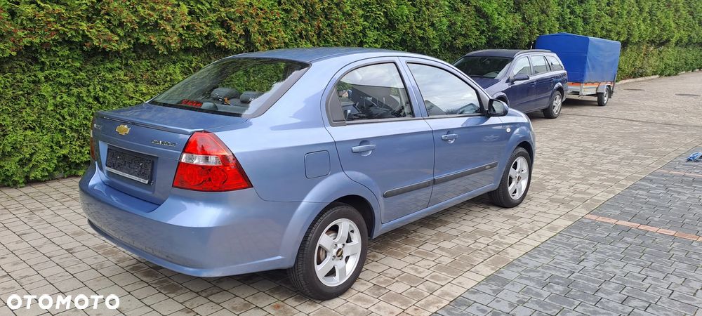 Chevrolet Aveo - 4
