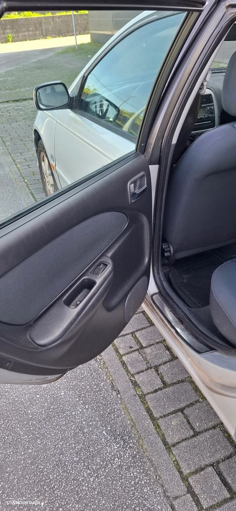 Toyota Avensis SW 2.0 D4D Terra - 13