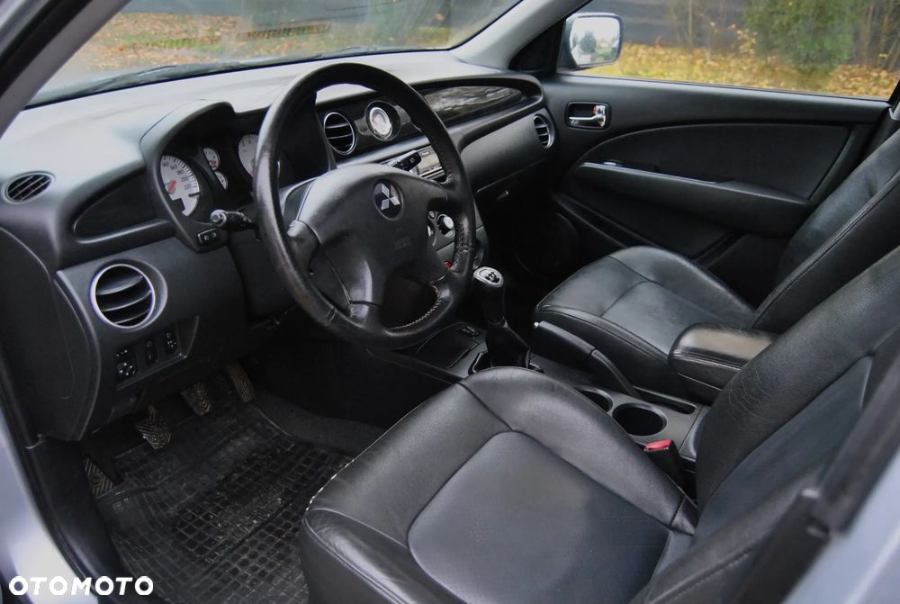 Mitsubishi Outlander 2.0 4WD Invite - 5