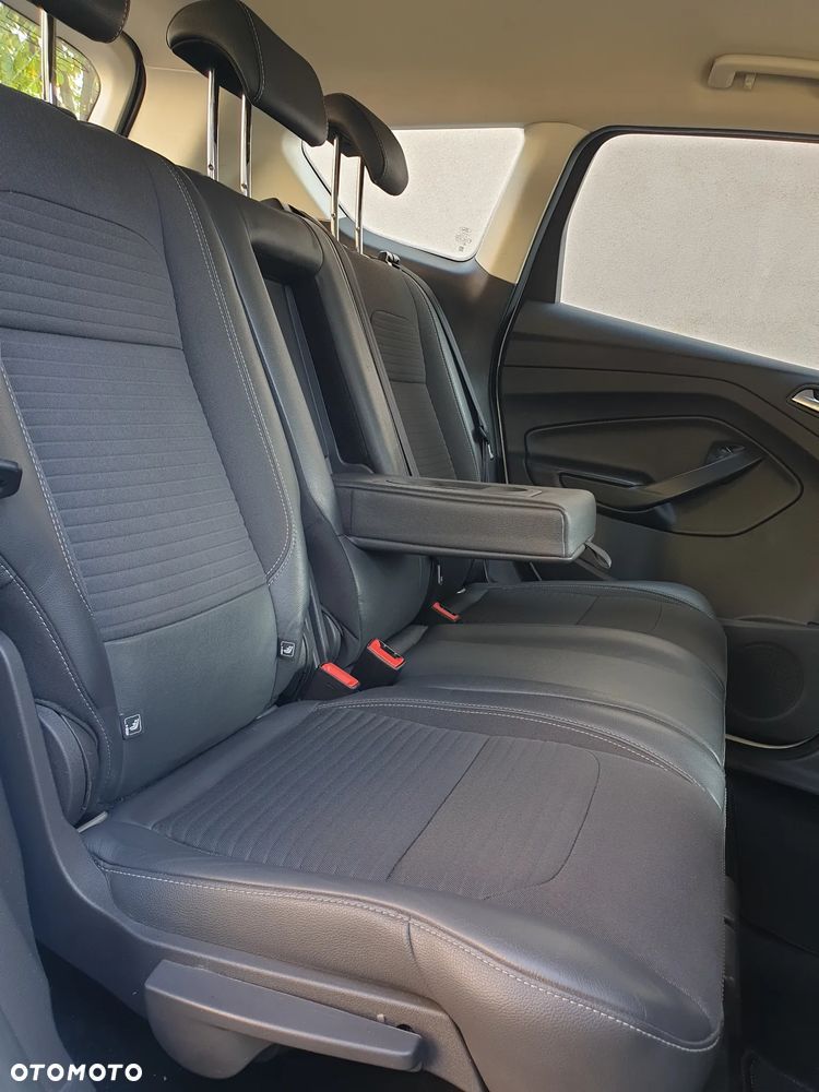 Ford Kuga 2.0 TDCi 2x4 Titanium - 35