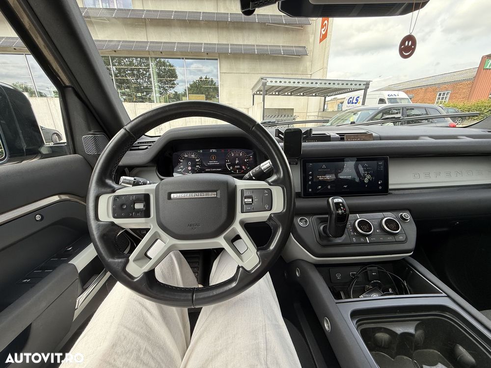 Land Rover Defender 110 2.0L D240 S - 27