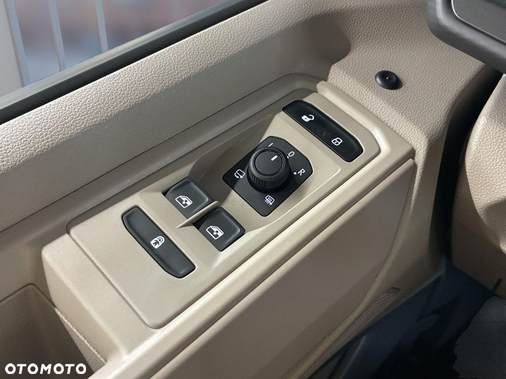 Volkswagen Multivan 2.0 TDI L2 Family DSG - 28