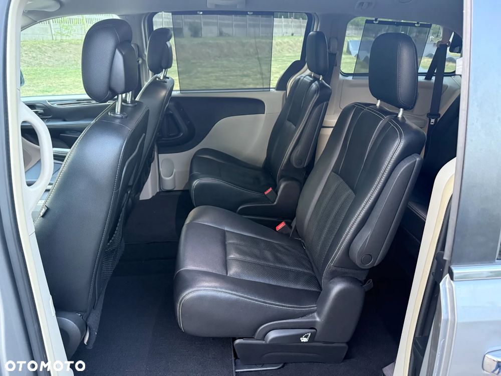 Chrysler Town & Country 3.6 Touring - 13