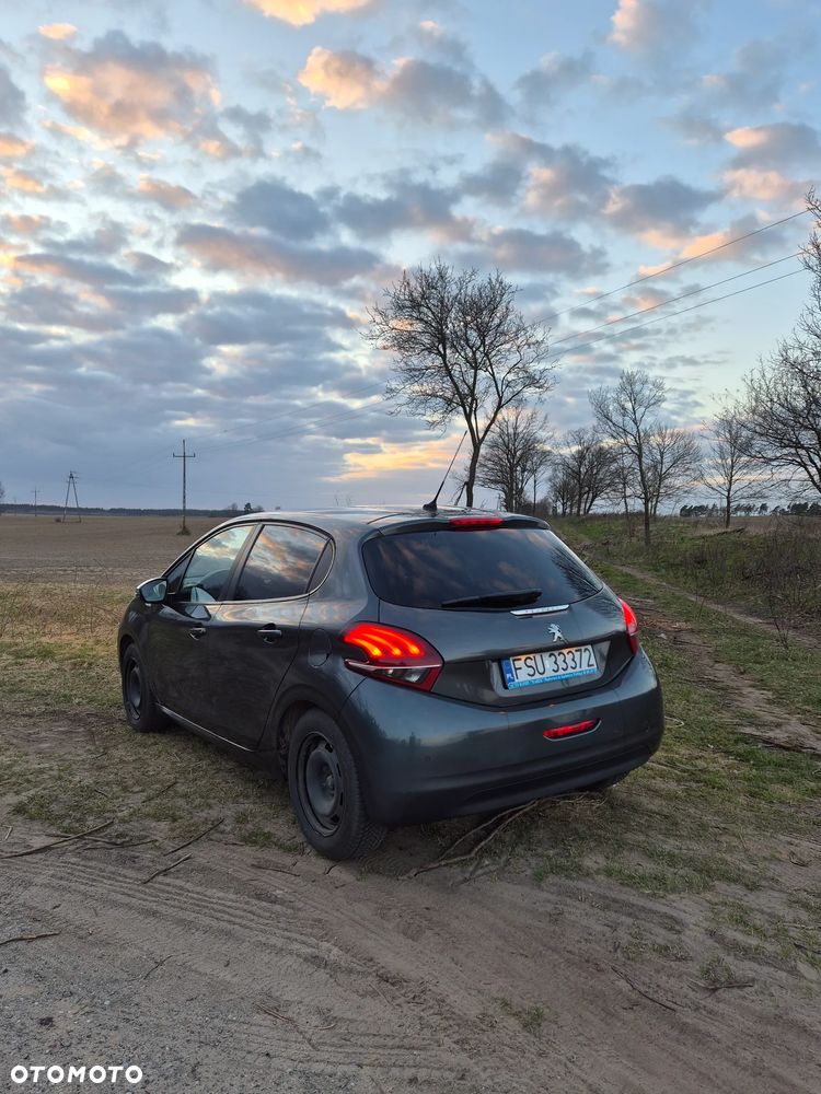 Peugeot 208 PureTech 82 Style - 4