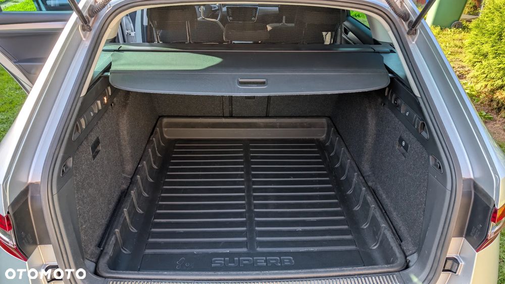 Skoda Superb 2.0 TDI SCR Style DSG - 10