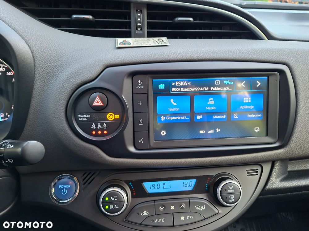 Toyota Yaris Hybrid 100 Premium - 9