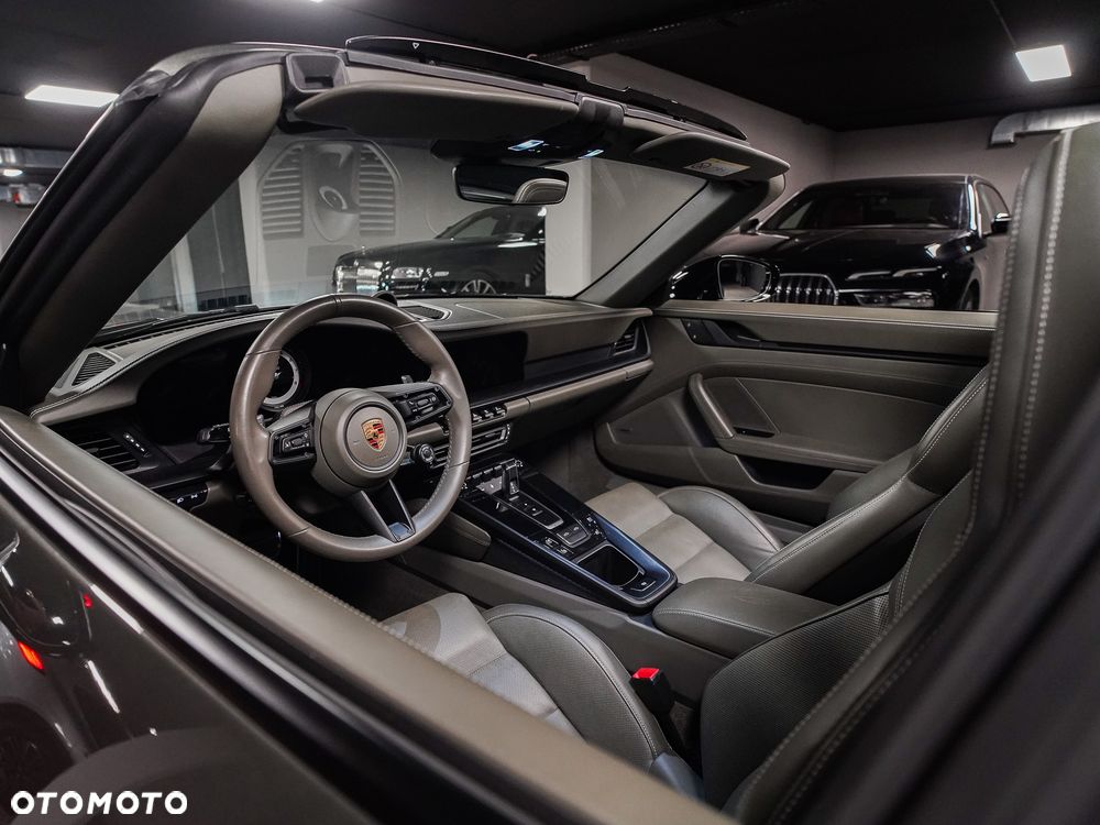 Porsche 911 Targa 4 GTS - 16