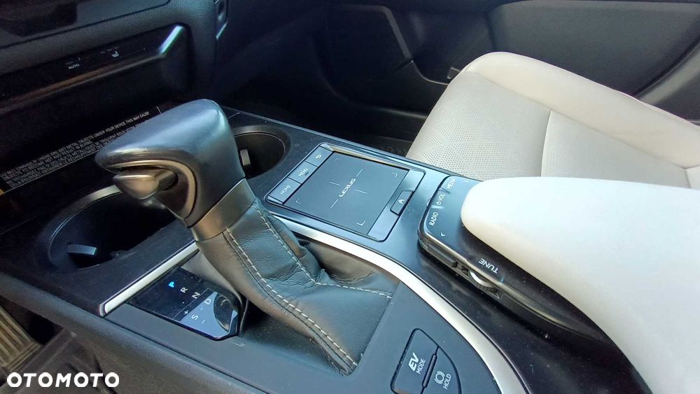 Lexus UX 250h Luxury Line - 16