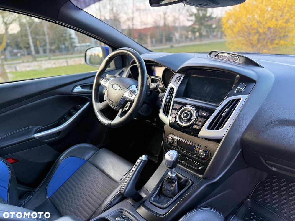 Ford Focus 2.0 EcoBoost ST - 10