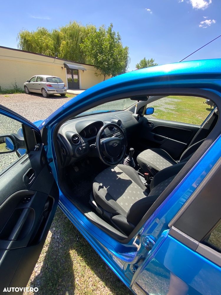 FORD Fiesta 2004 — imagine 5