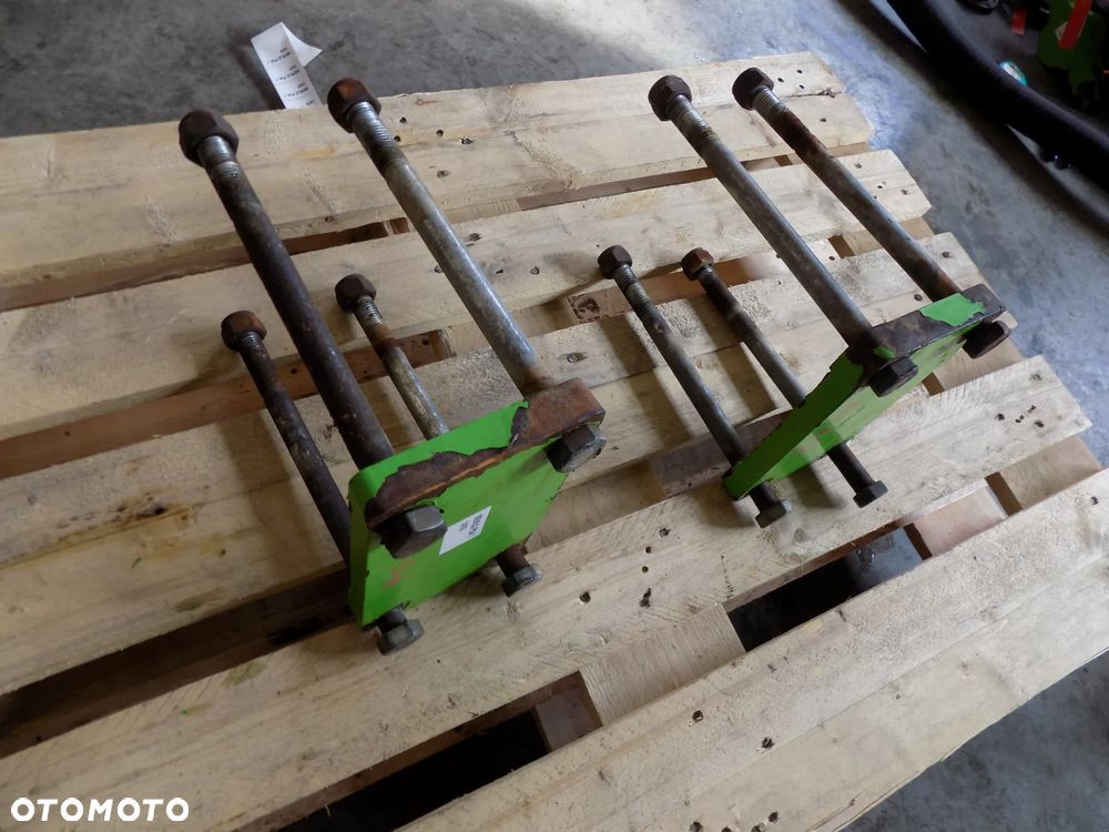 Merlo P 34.7  mocowanie przedniego mostu blacha śruby - 1