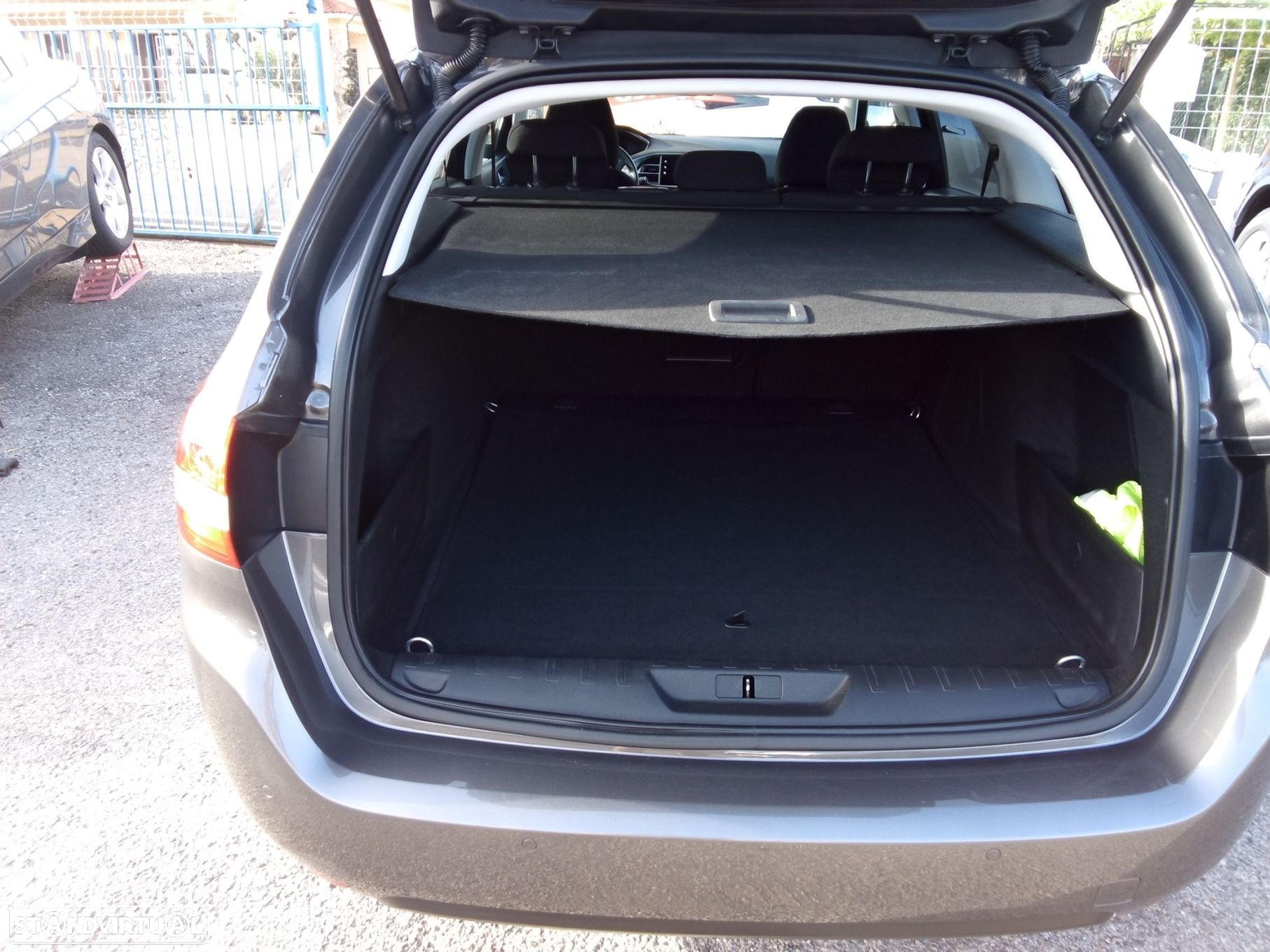 Peugeot 308 SW 1.5 BlueHDi Active EAT8 - 12