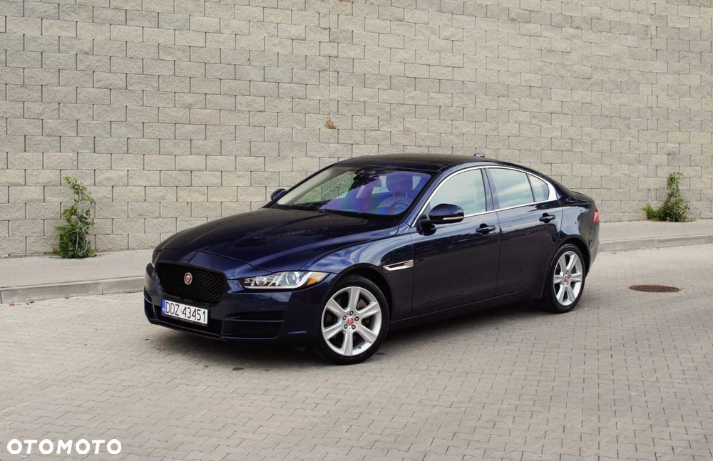 Jaguar XE 25t Prestige - 23