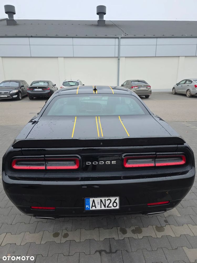 Dodge Challenger - 24