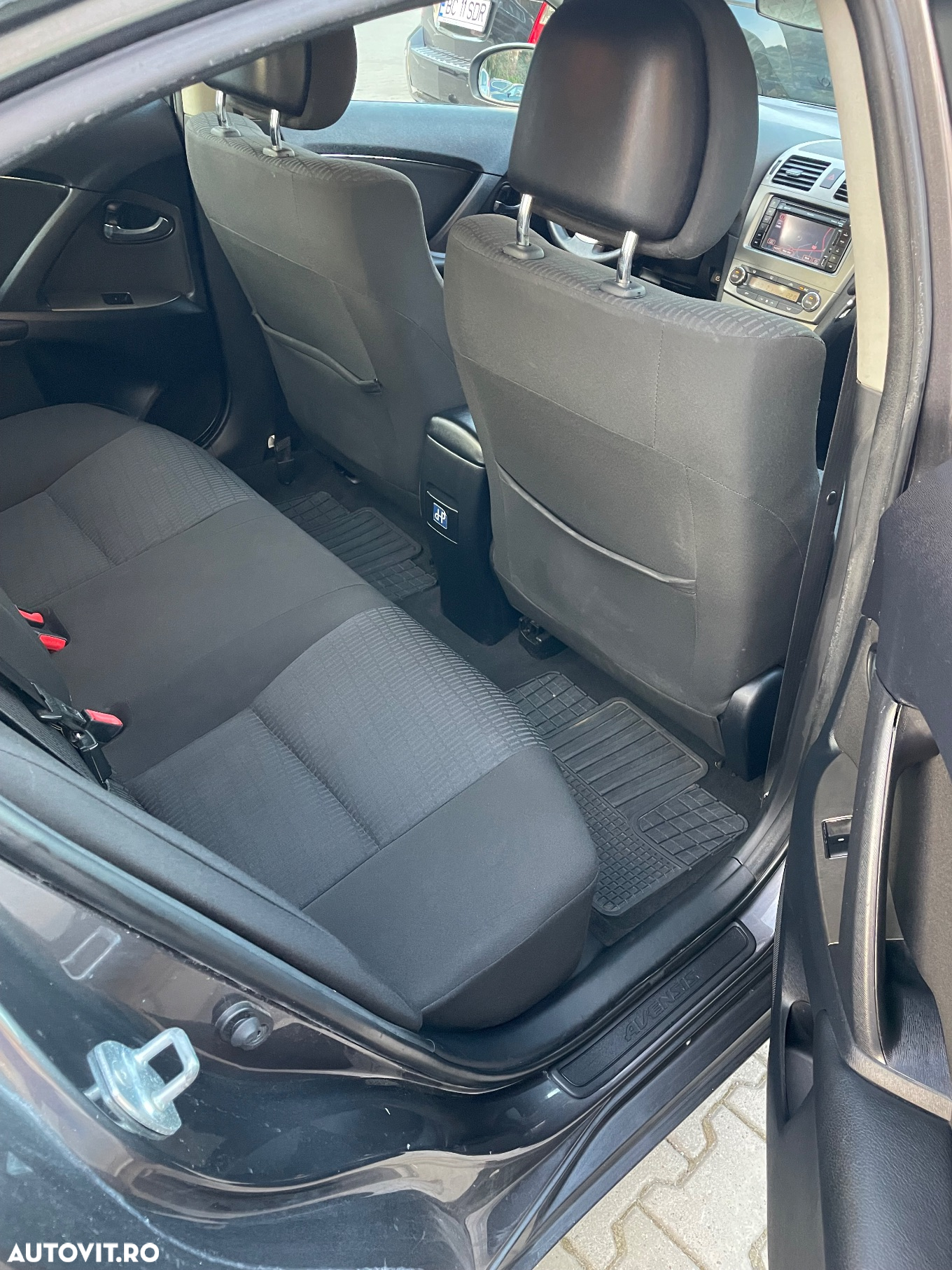 Toyota Avensis 2.0 D-4D Executive - 12