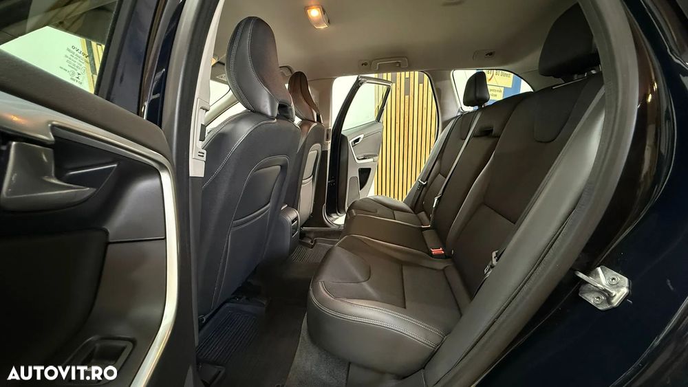 Volvo XC 60 D4 Momentum - 9