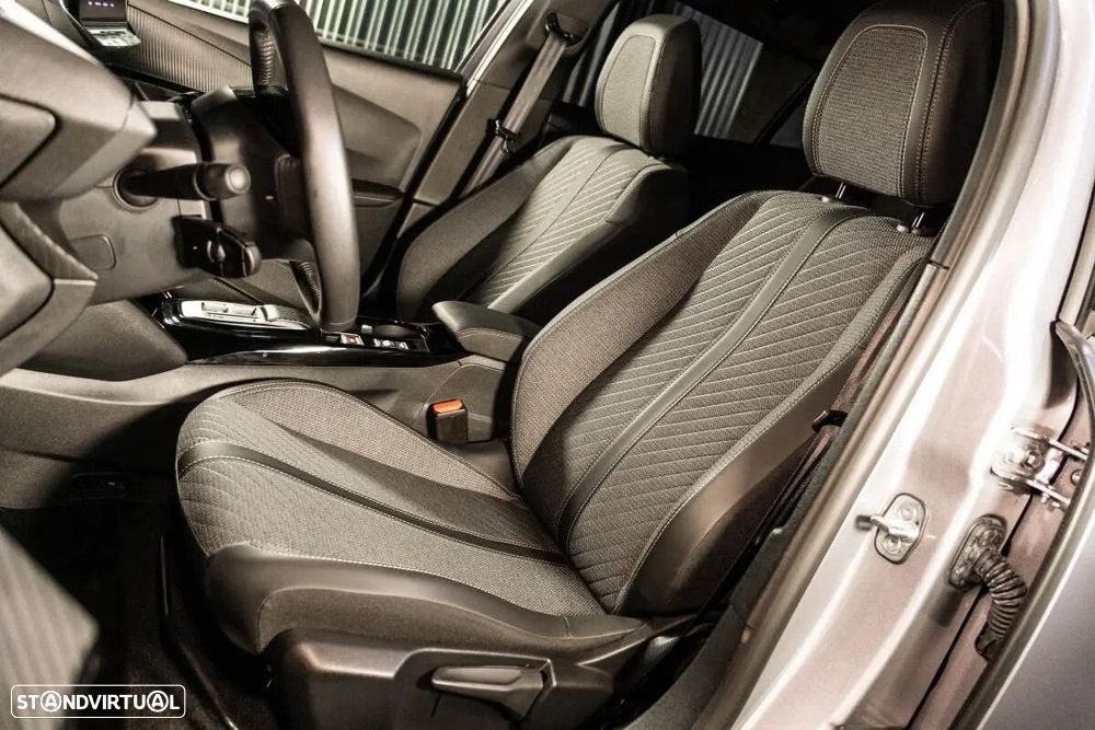 Peugeot e-2008 54 kWh Allure - 39