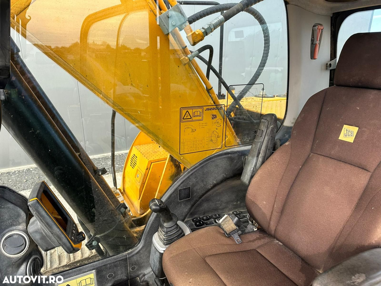 JCB JS220LC Excavator - 3