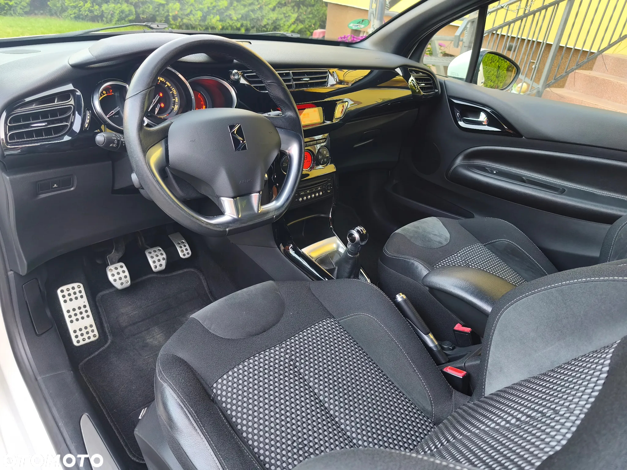 Citroën DS3 1.6 VTi SoChic - 11