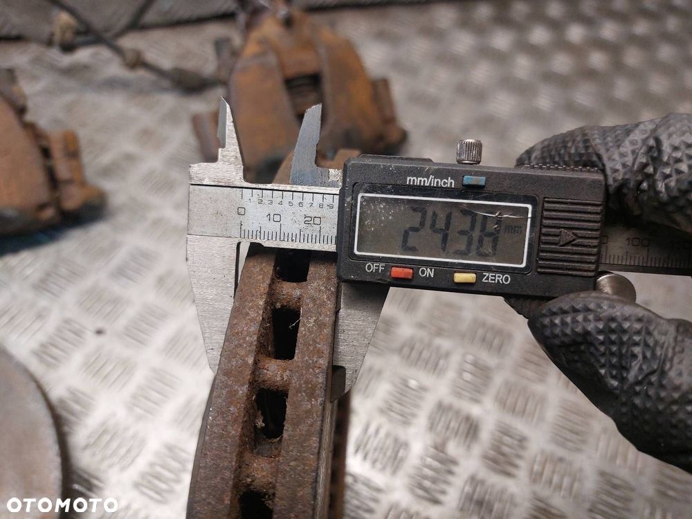 TARCZE HAMULCOWE PRZÓD + ZACISKI VOLVO V50 I 2.0 D - 6