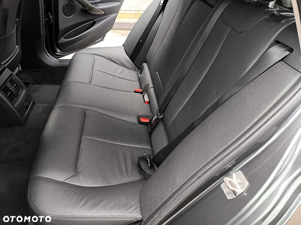 BMW Seria 3 330d Luxury Line - 23