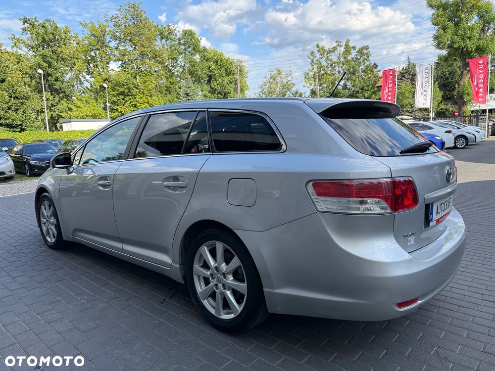 Toyota Avensis 1.8 Sol NAVI - 29
