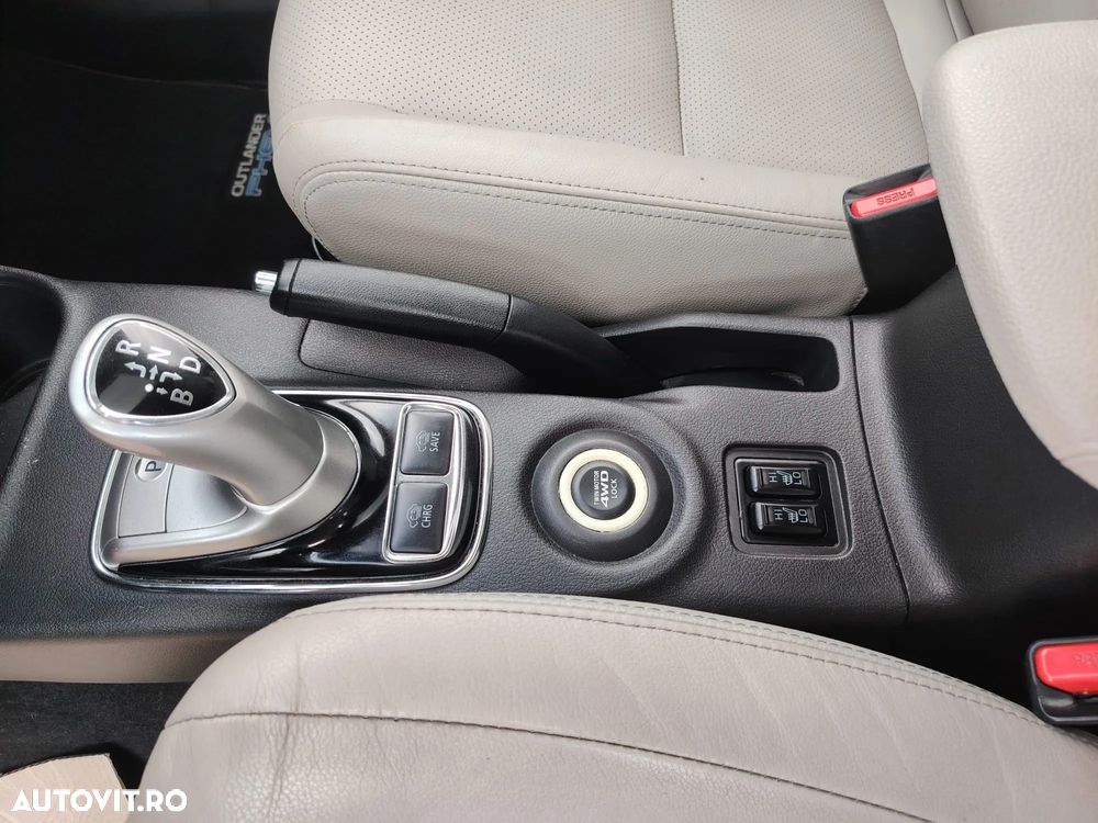 Mitsubishi Outlander 2.0 4WD Plus - 14