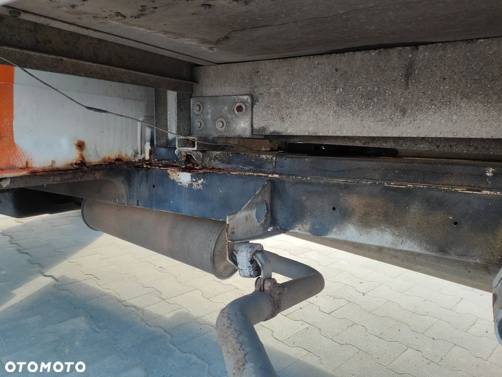 Mercedes-Benz 310 - 4