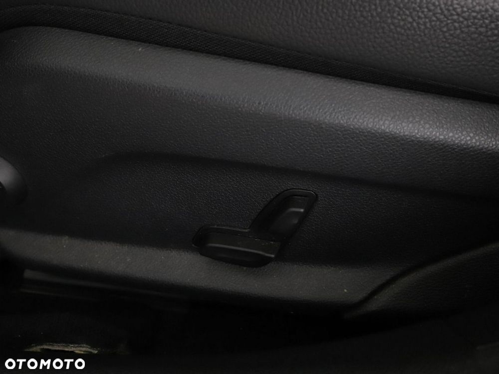 Mercedes-Benz Klasa C 200 9G-TRONIC Avantgarde - 39
