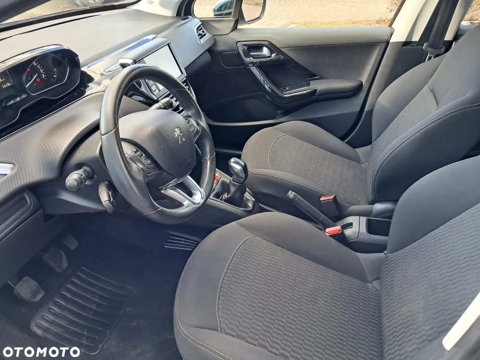Peugeot 208 - 17