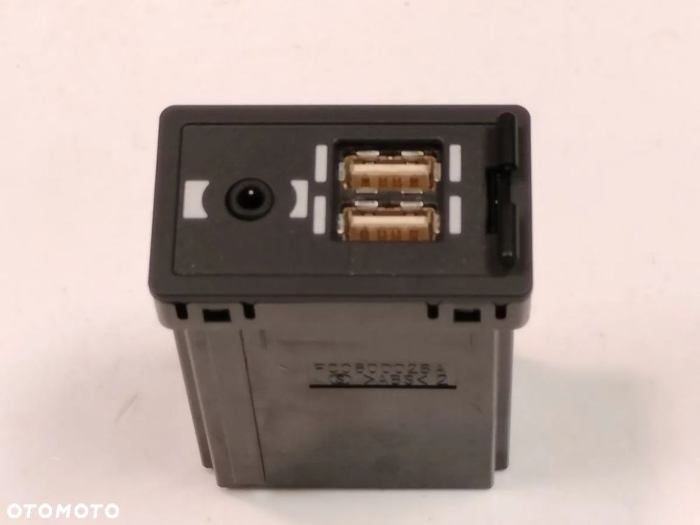 LEXUS NX 16-17r Gniazdo USB - 1