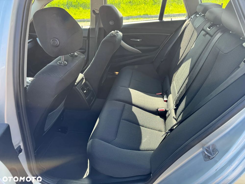 BMW Seria 3 320d Sport Line - 17