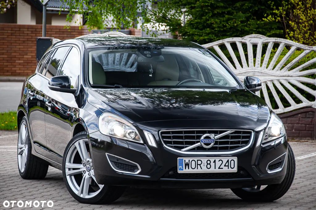 Volvo V60 D4 Geartronic Summum - 1