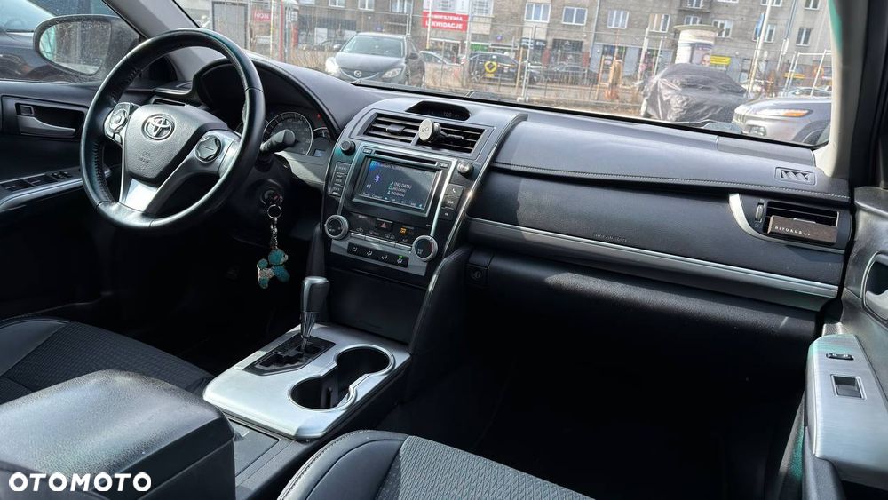 Toyota Camry 2.5 LE - 8